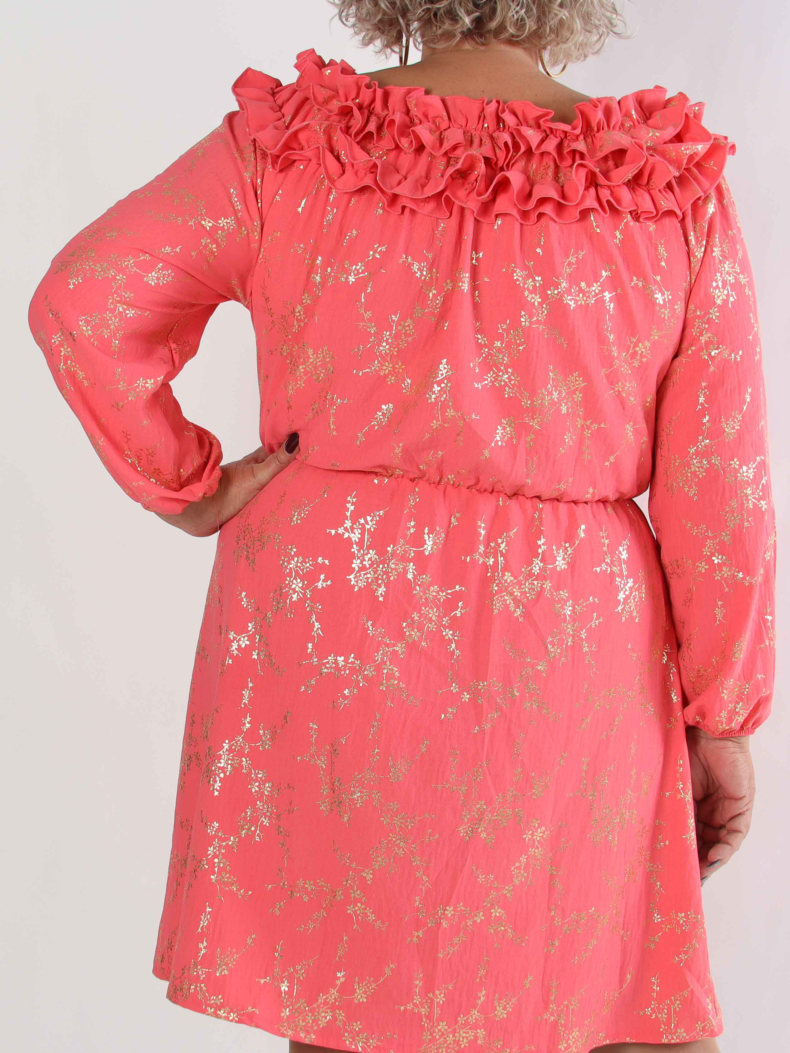 Chili Gold Fitted Dress - Plus size kjole i guld print med flæsekant og elastik i taljen